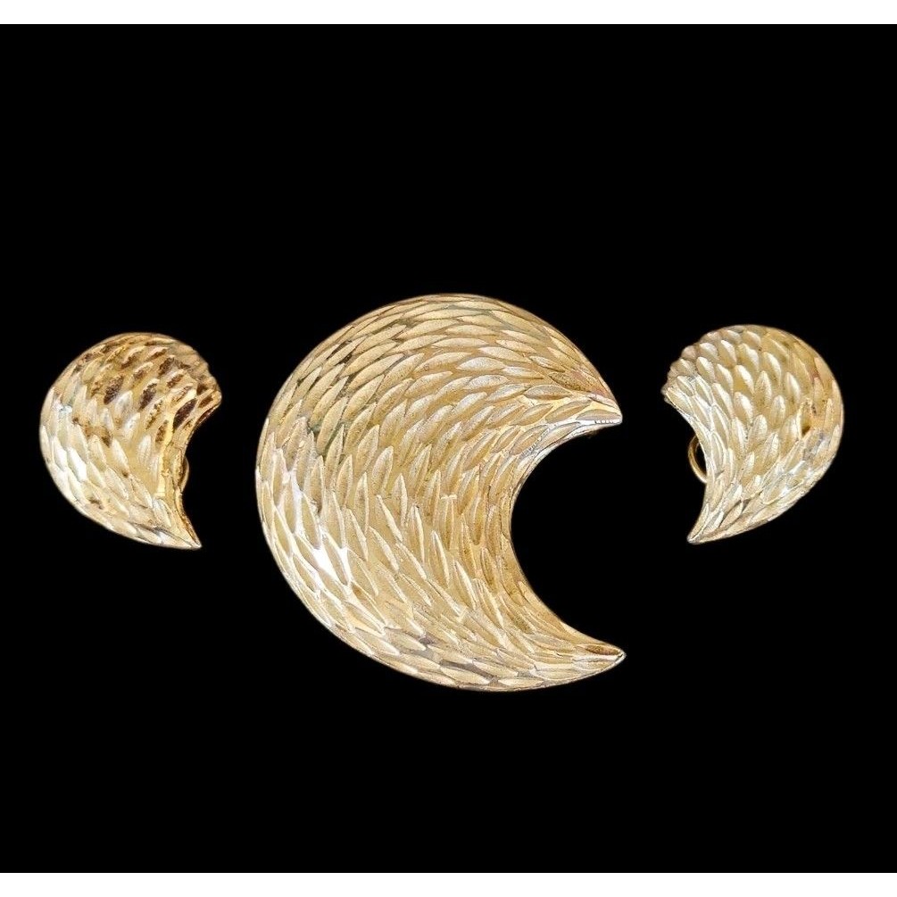 Bsk Gold Tone Crescent Brooch And Clip On Earring Set Signed Vintage Jewelry 29$